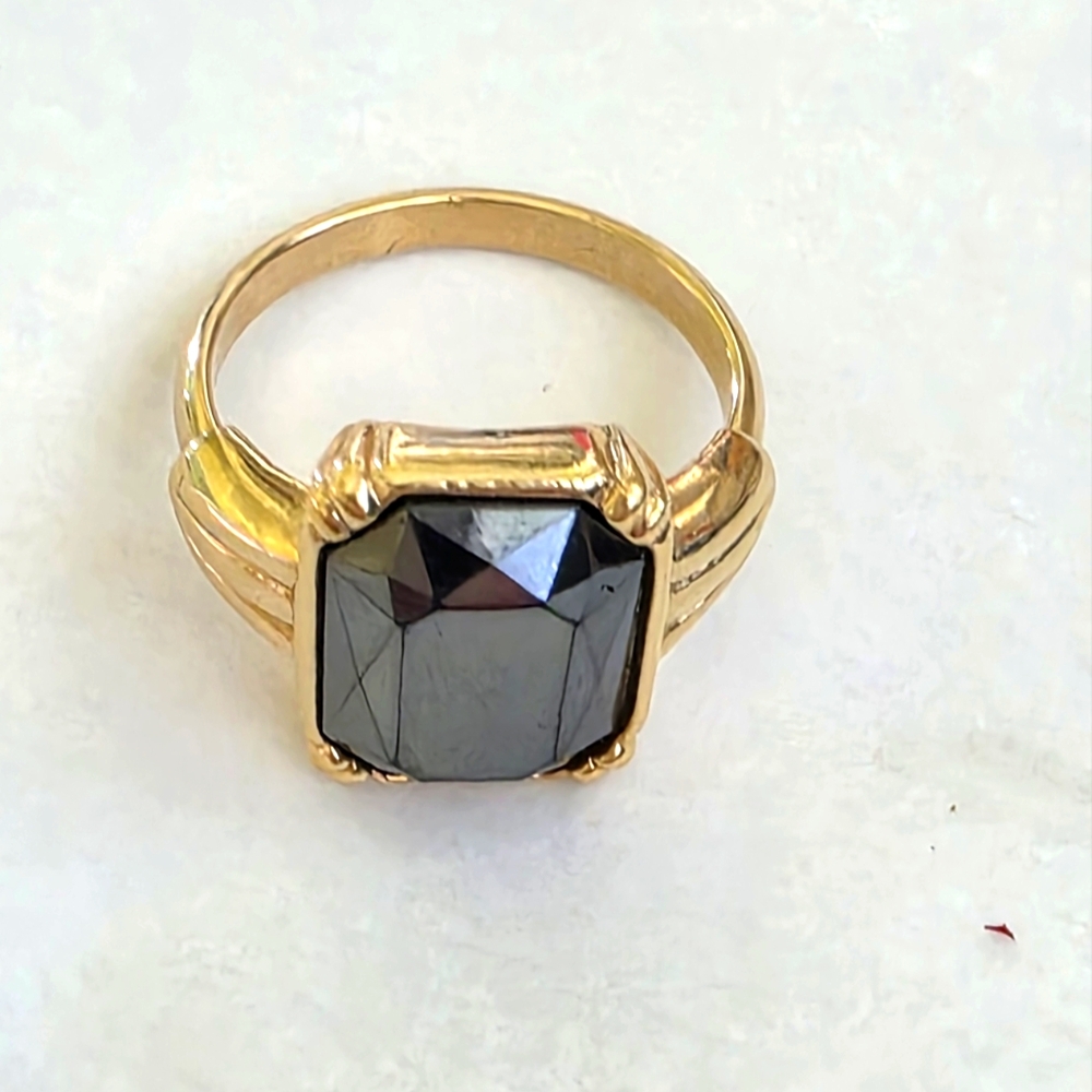 Avon Vintage 1982 "Shimmering Smoke" Ring